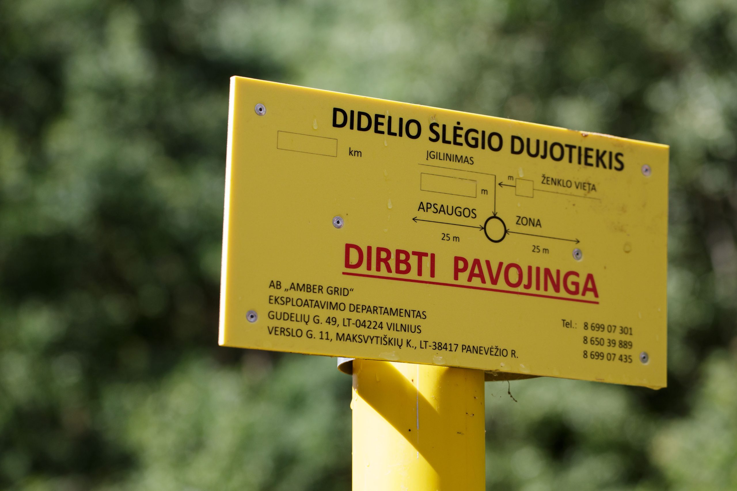 „Amber Grid“ įspėja: ką turi žinoti vairuotojai pastebėję dujotiekio trasos ženklus